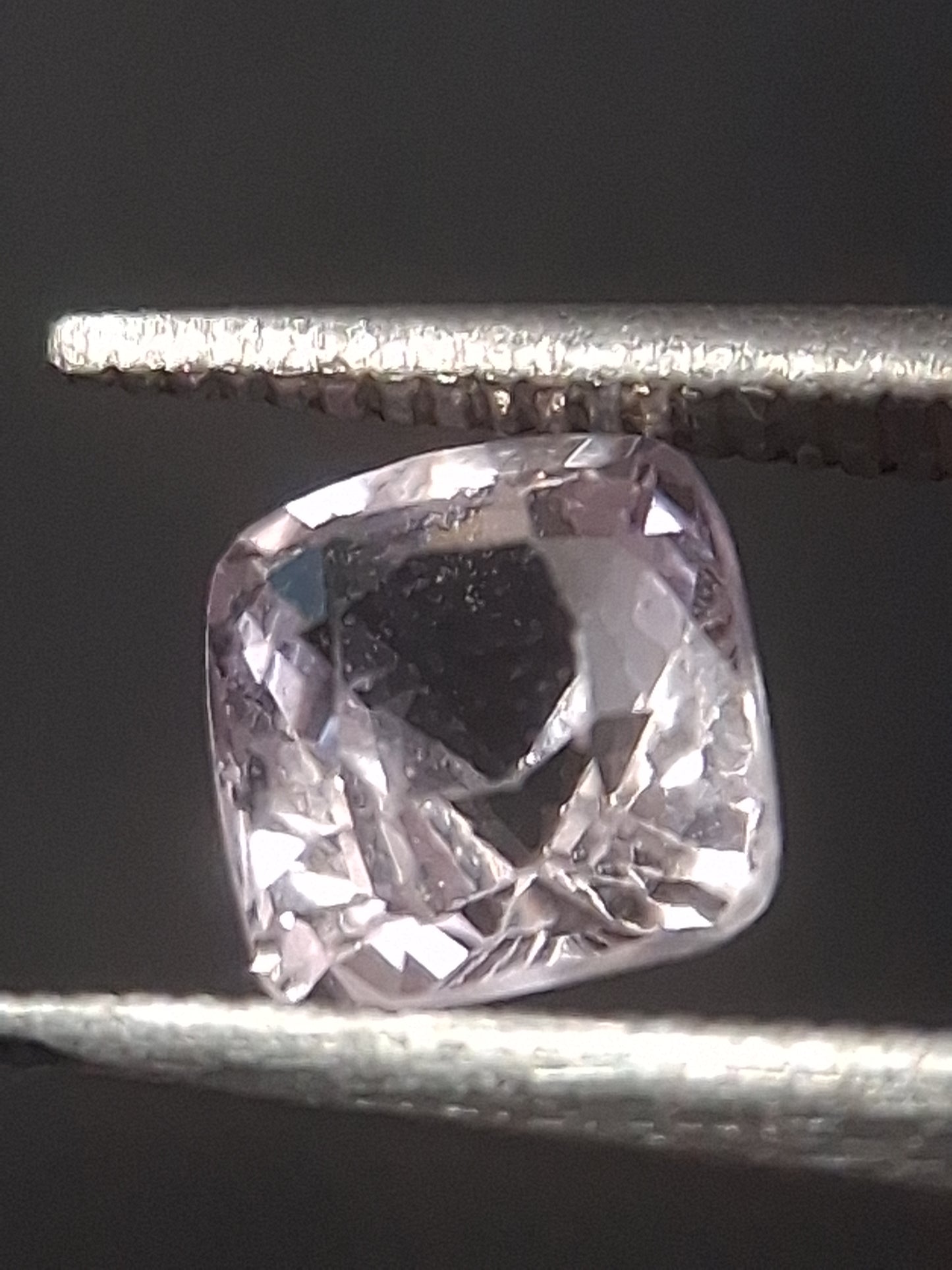 Natural purplish pink spinel - 0.52 ct - cushion - unheated - myanmar - Natural Gems Belgium