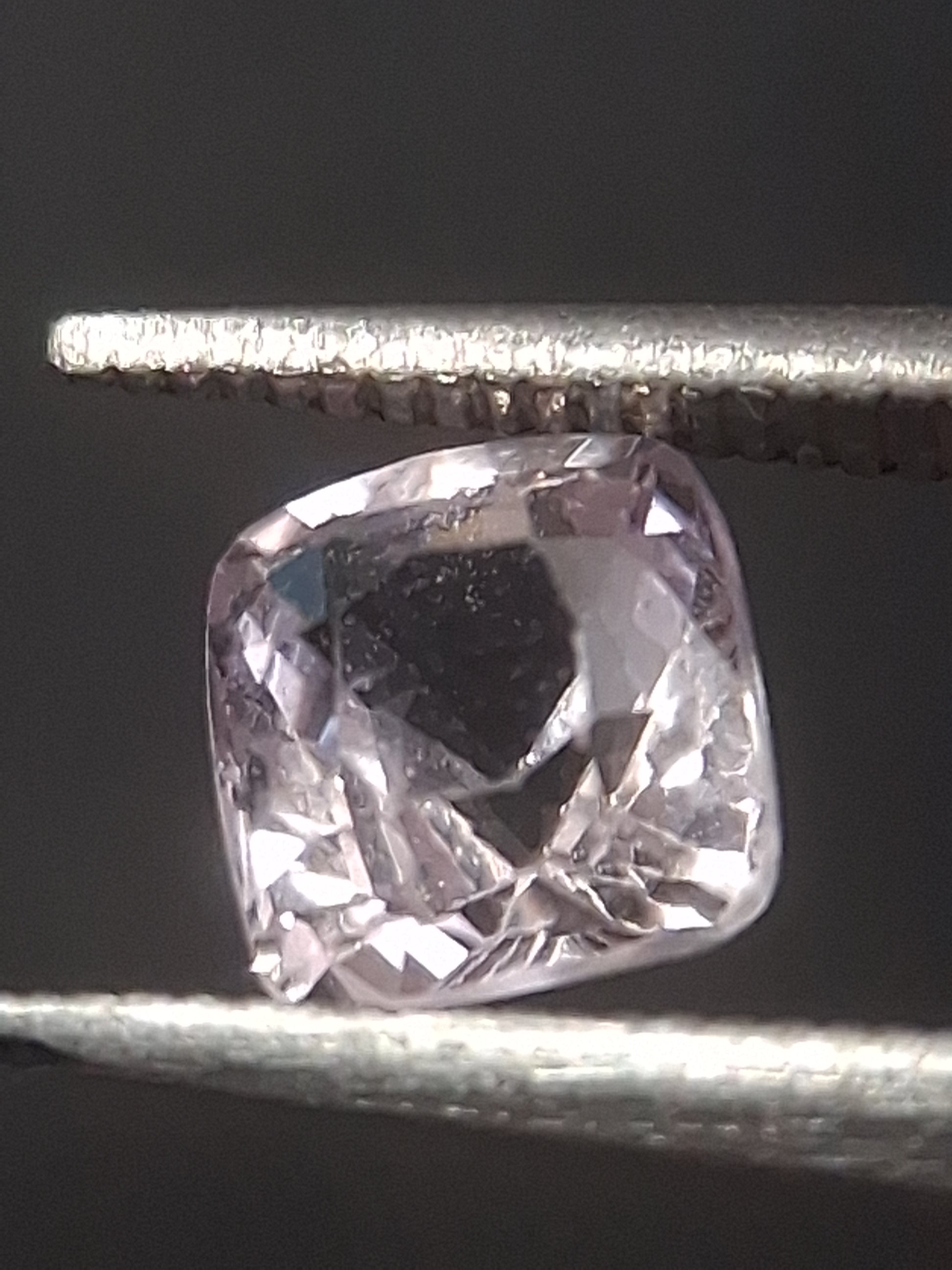 Natural purplish pink spinel - 0.52 ct - cushion - unheated - myanmar - Natural Gems Belgium