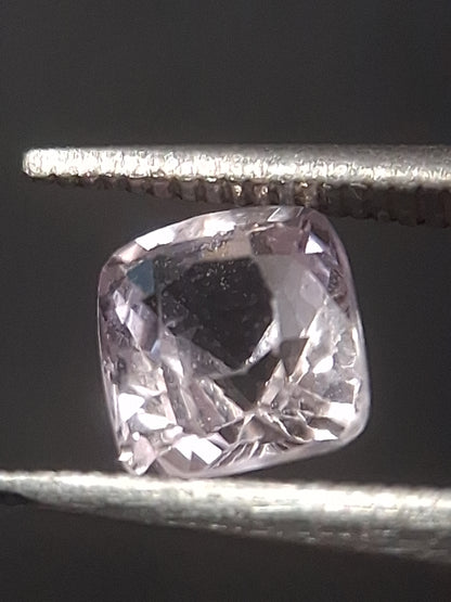 Natural purplish pink spinel - 0.52 ct - cushion - unheated - myanmar - Natural Gems Belgium