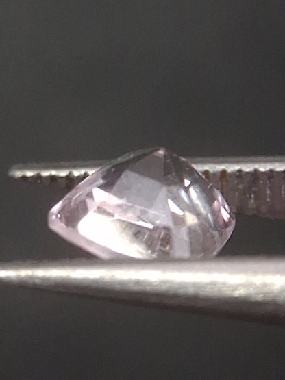 Natural purplish pink spinel - 0.52 ct - cushion - unheated - myanmar - Natural Gems Belgium