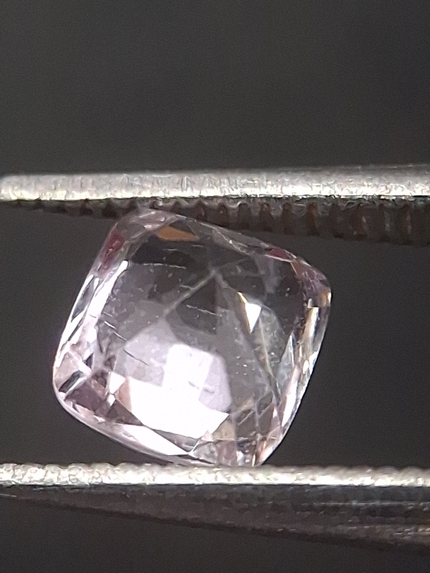 Natural purplish pink spinel - 0.52 ct - cushion - unheated - myanmar - Natural Gems Belgium