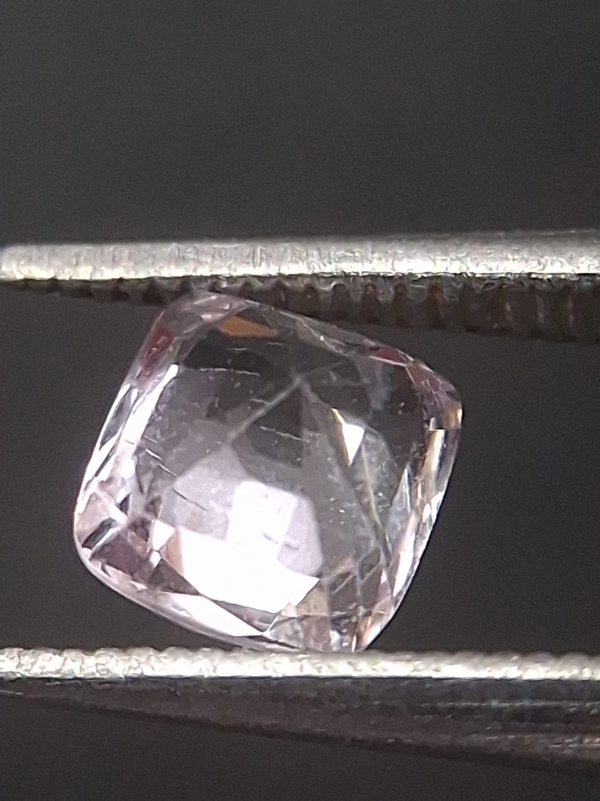 Natural purplish pink spinel - 0.52 ct - cushion - unheated - myanmar - Natural Gems Belgium
