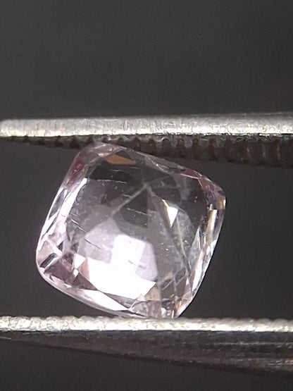 Natural purplish pink spinel - 0.52 ct - cushion - unheated - myanmar - Natural Gems Belgium