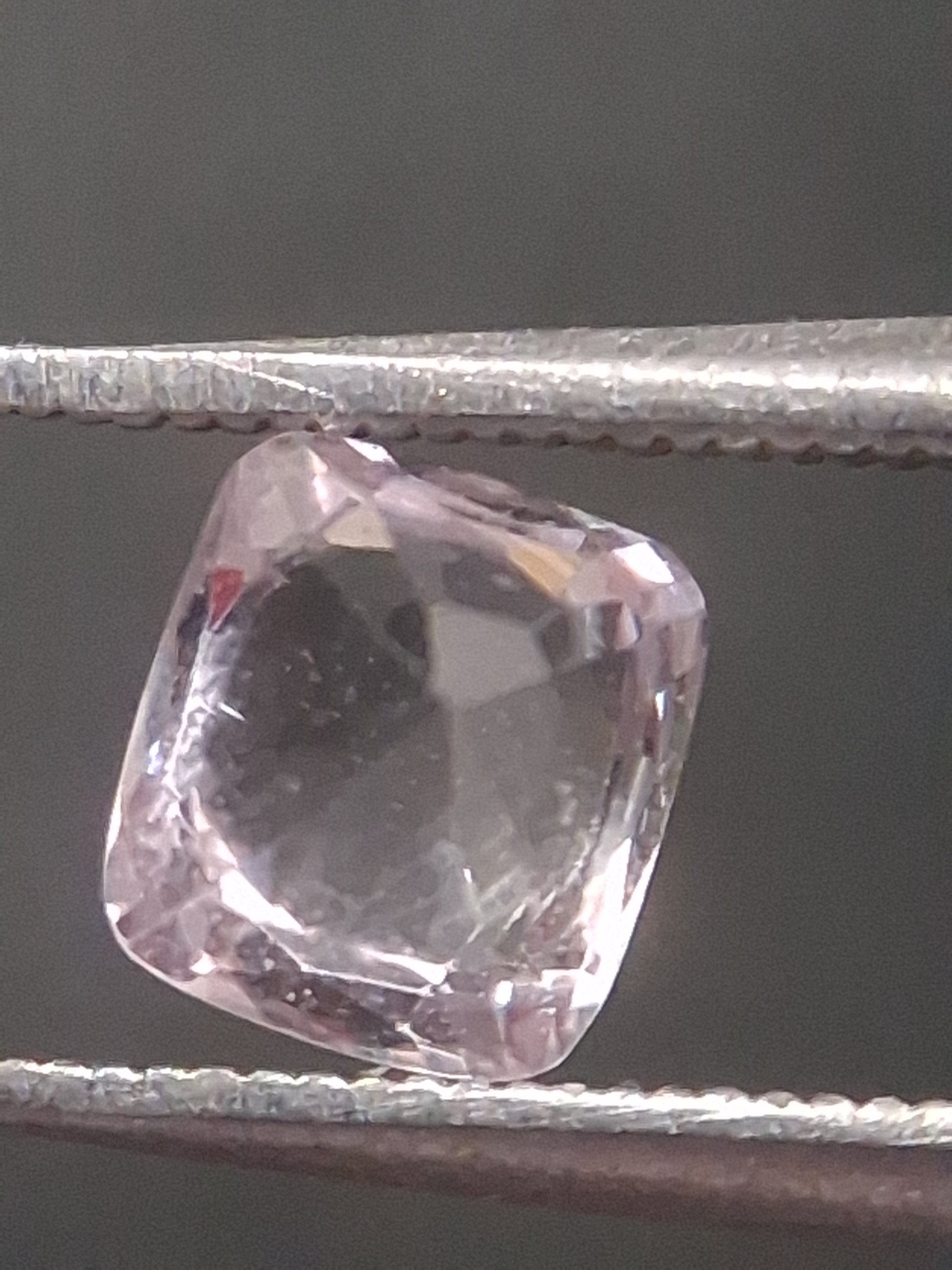 Natural purplish pink spinel - 0.52 ct - cushion - unheated - myanmar - Natural Gems Belgium
