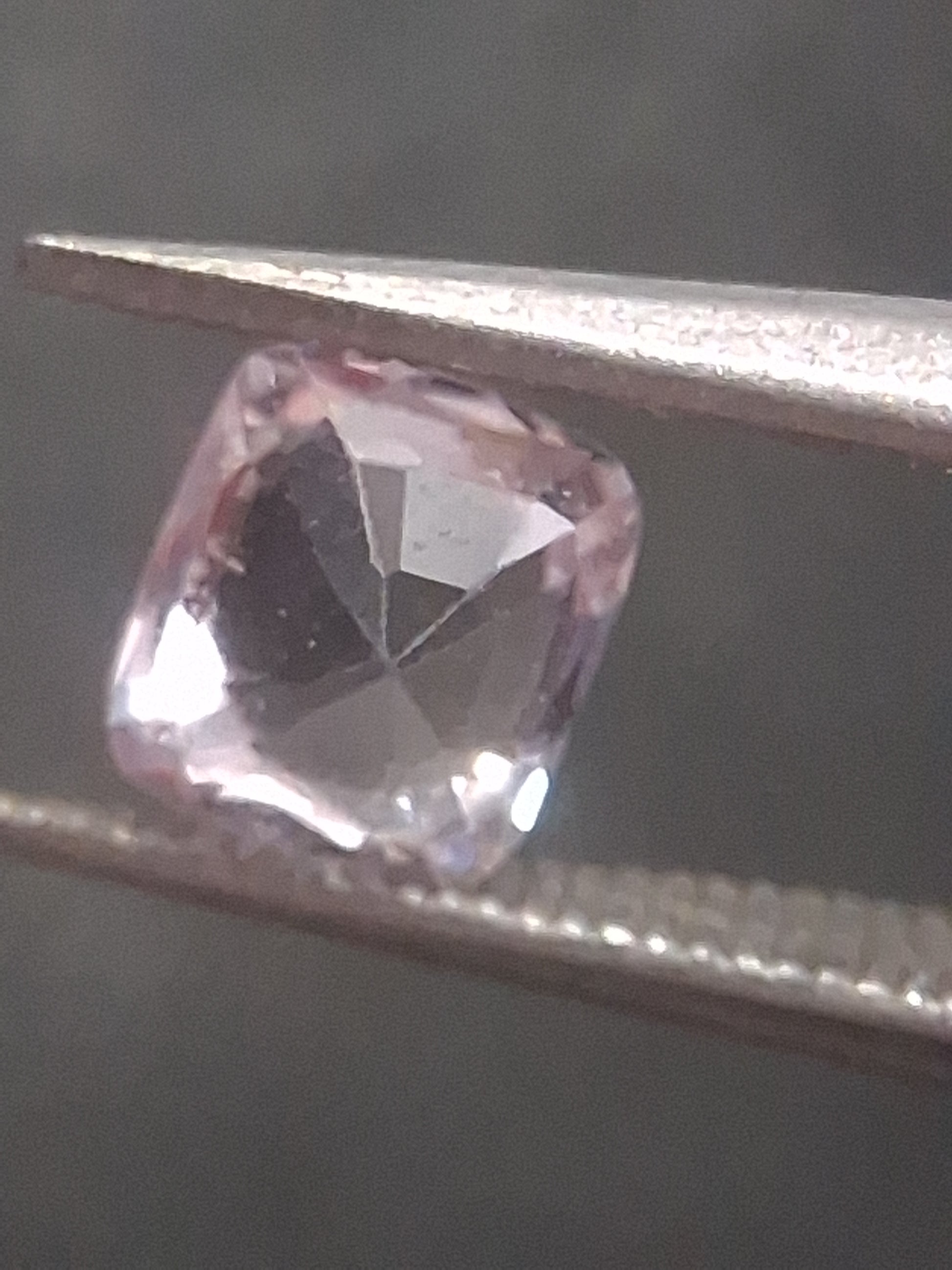 Natural purplish pink spinel - 0.52 ct - cushion - unheated - myanmar - Natural Gems Belgium