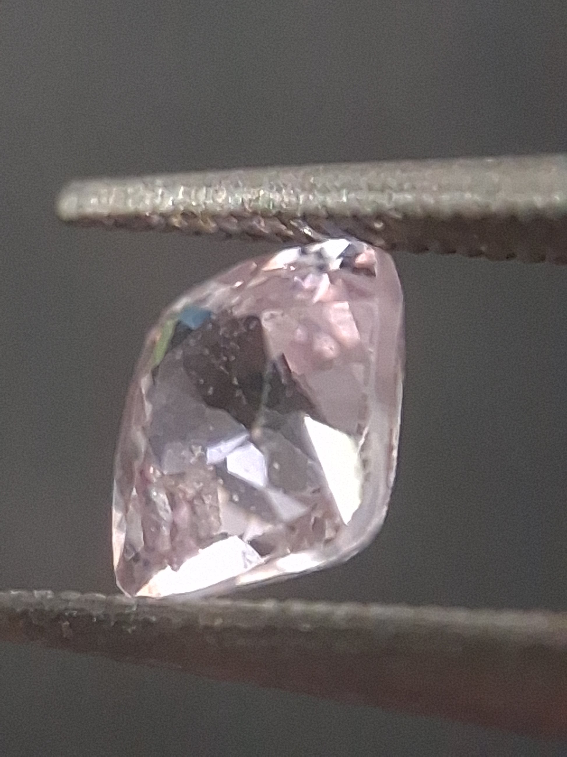 Natural purplish pink spinel - 0.52 ct - cushion - unheated - myanmar - Natural Gems Belgium