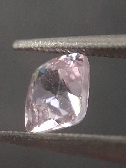 Natural purplish pink spinel - 0.52 ct - cushion - unheated - myanmar - Natural Gems Belgium