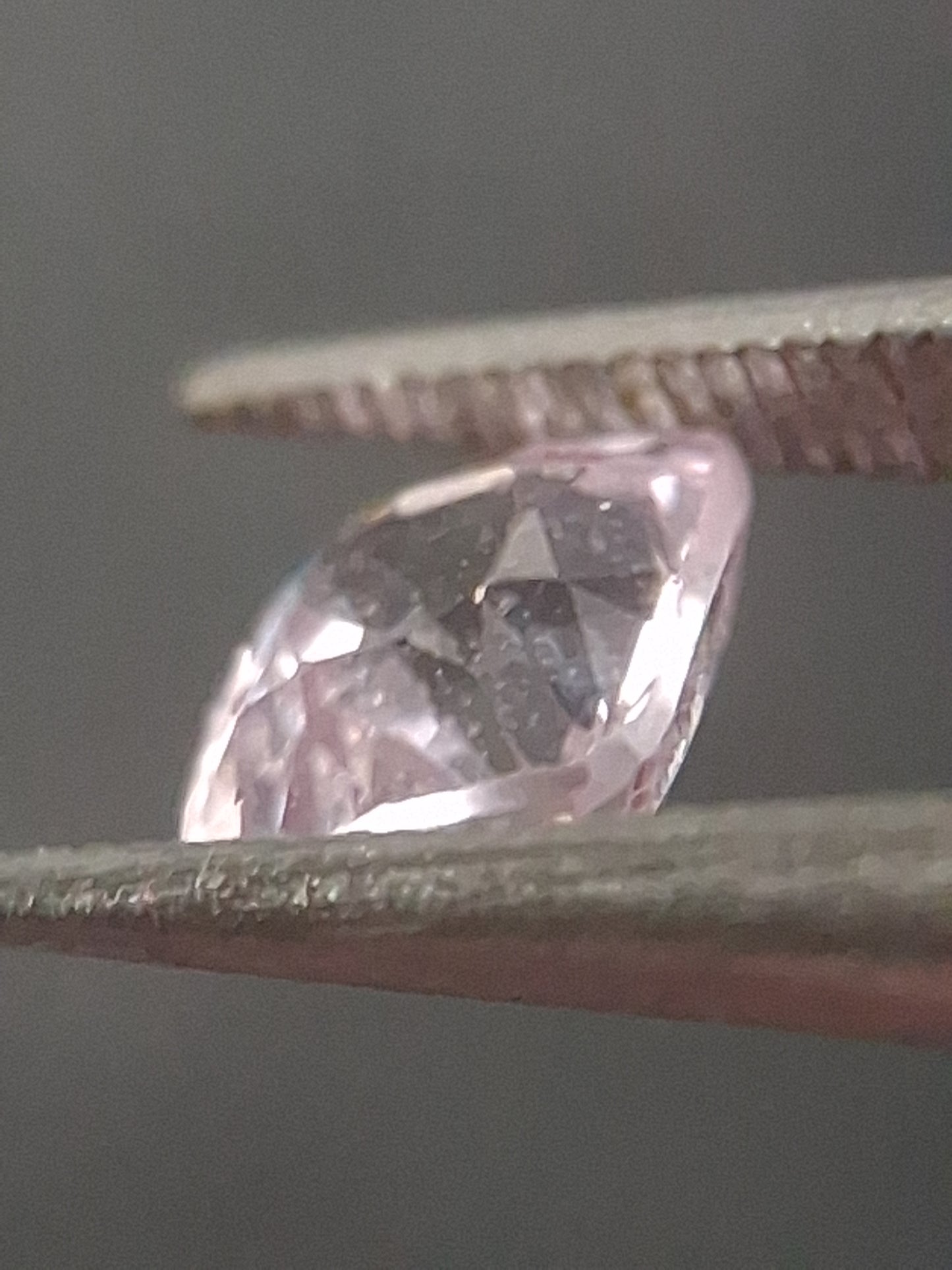 Natural purplish pink spinel - 0.52 ct - cushion - unheated - myanmar - Natural Gems Belgium