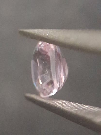 Natural purplish pink spinel - 0.52 ct - cushion - unheated - myanmar - Natural Gems Belgium