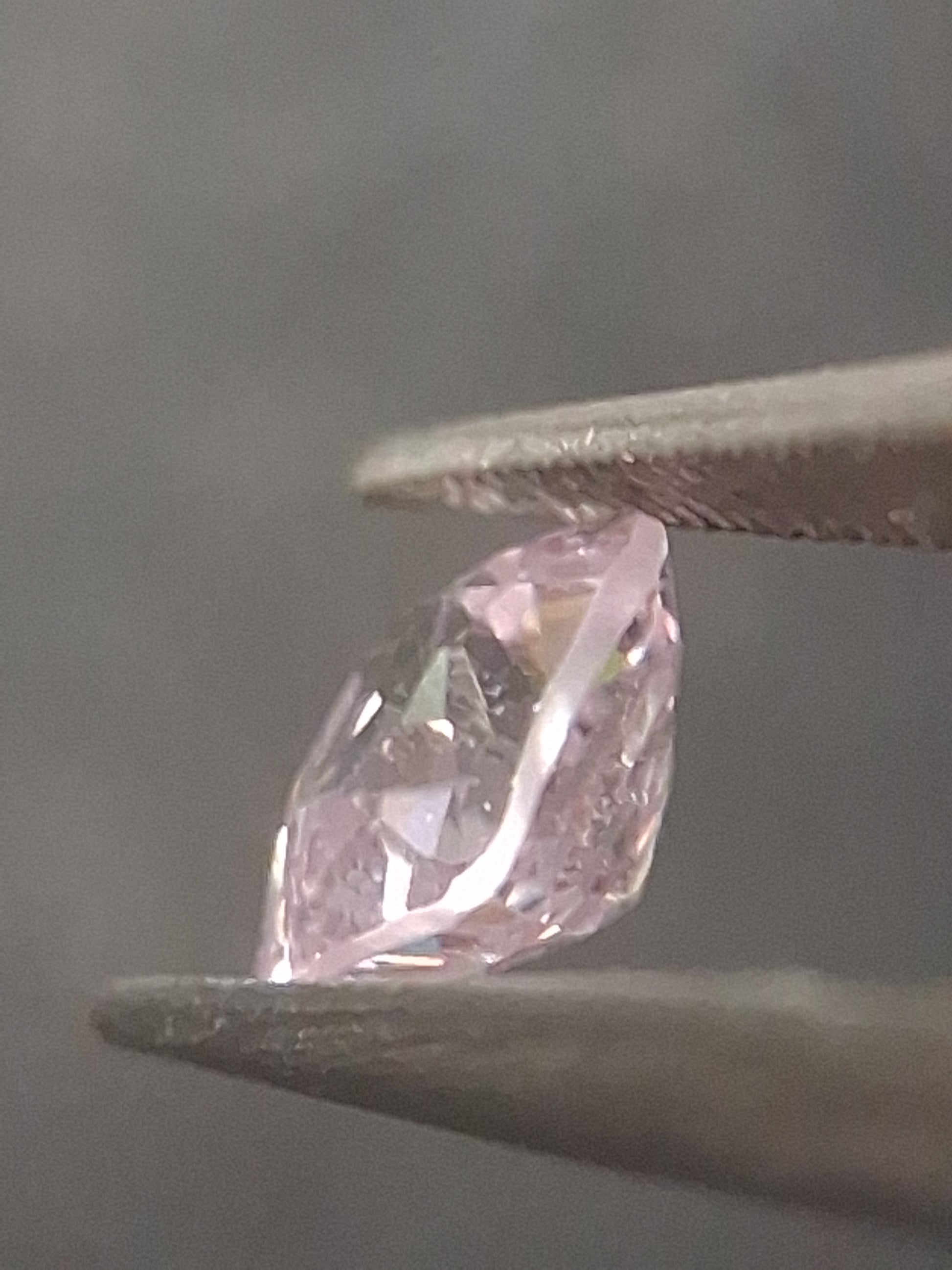 Natural purplish pink spinel - 0.52 ct - cushion - unheated - myanmar - Natural Gems Belgium