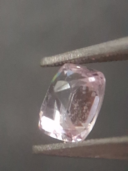 Natural purplish pink spinel - 0.52 ct - cushion - unheated - myanmar - Natural Gems Belgium