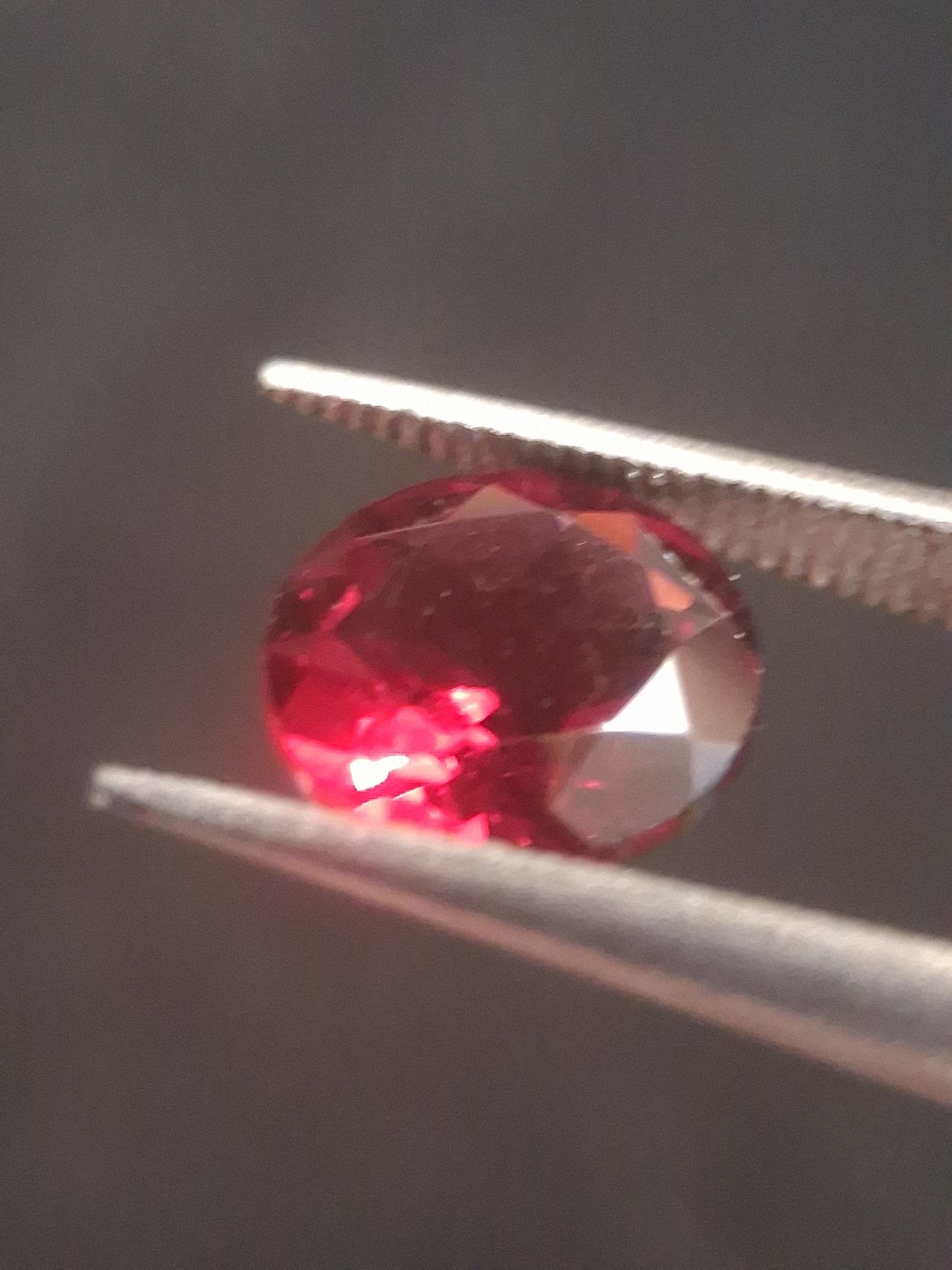 Natural Red Garnet - Rhodolite - 1.251 ct - round - unheated- pinkish red - Natural Gems Belgium