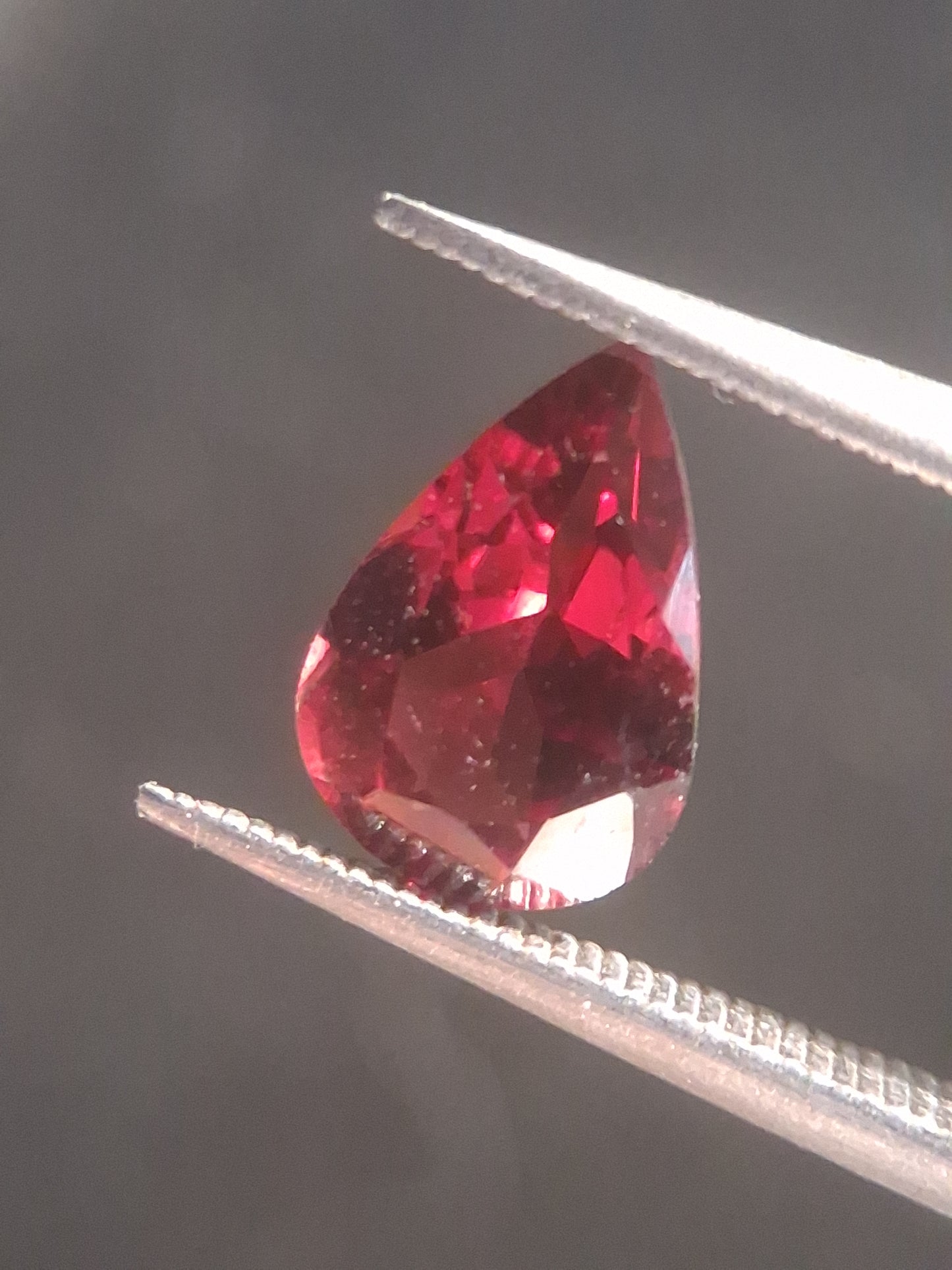 Natural Red Garnet - Rhodolite - 1.262 ct - pear - unheated- pinkish red - Natural Gems Belgium