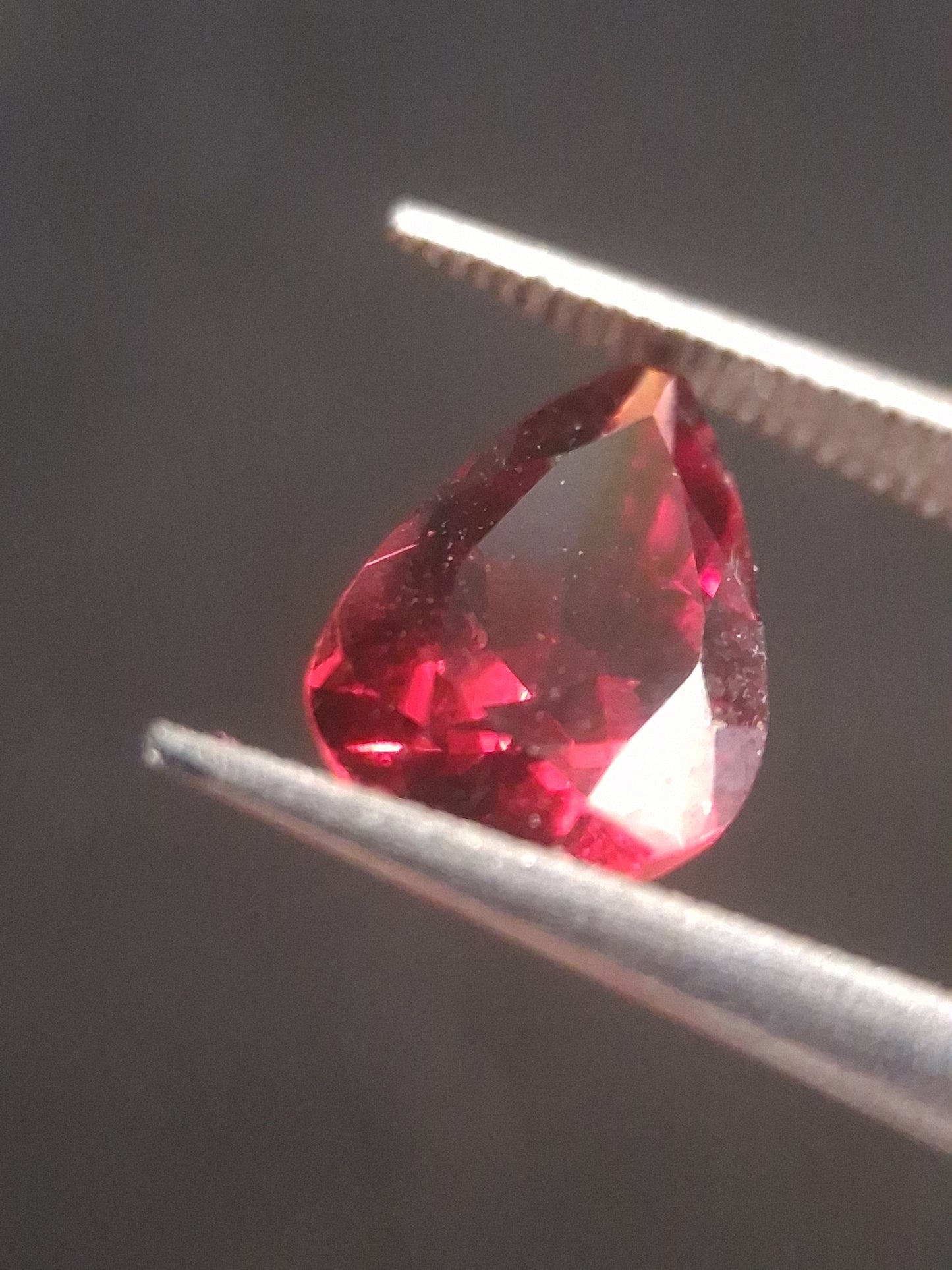 Natural Red Garnet - Rhodolite - 1.262 ct - pear - unheated- pinkish red - Natural Gems Belgium