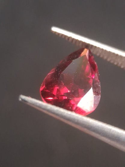 Natural Red Garnet - Rhodolite - 1.262 ct - pear - unheated- pinkish red - Natural Gems Belgium