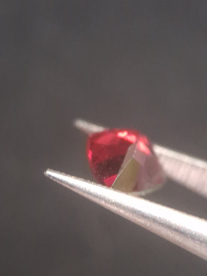 Natural Red Garnet - Rhodolite - 1.262 ct - pear - unheated- pinkish red - Natural Gems Belgium