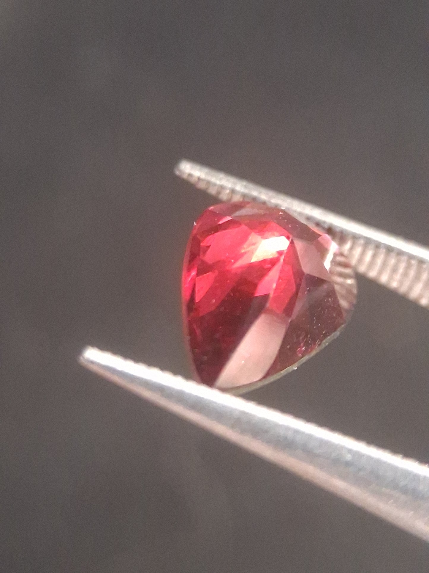 Natural Red Garnet - Rhodolite - 1.262 ct - pear - unheated- pinkish red - Natural Gems Belgium