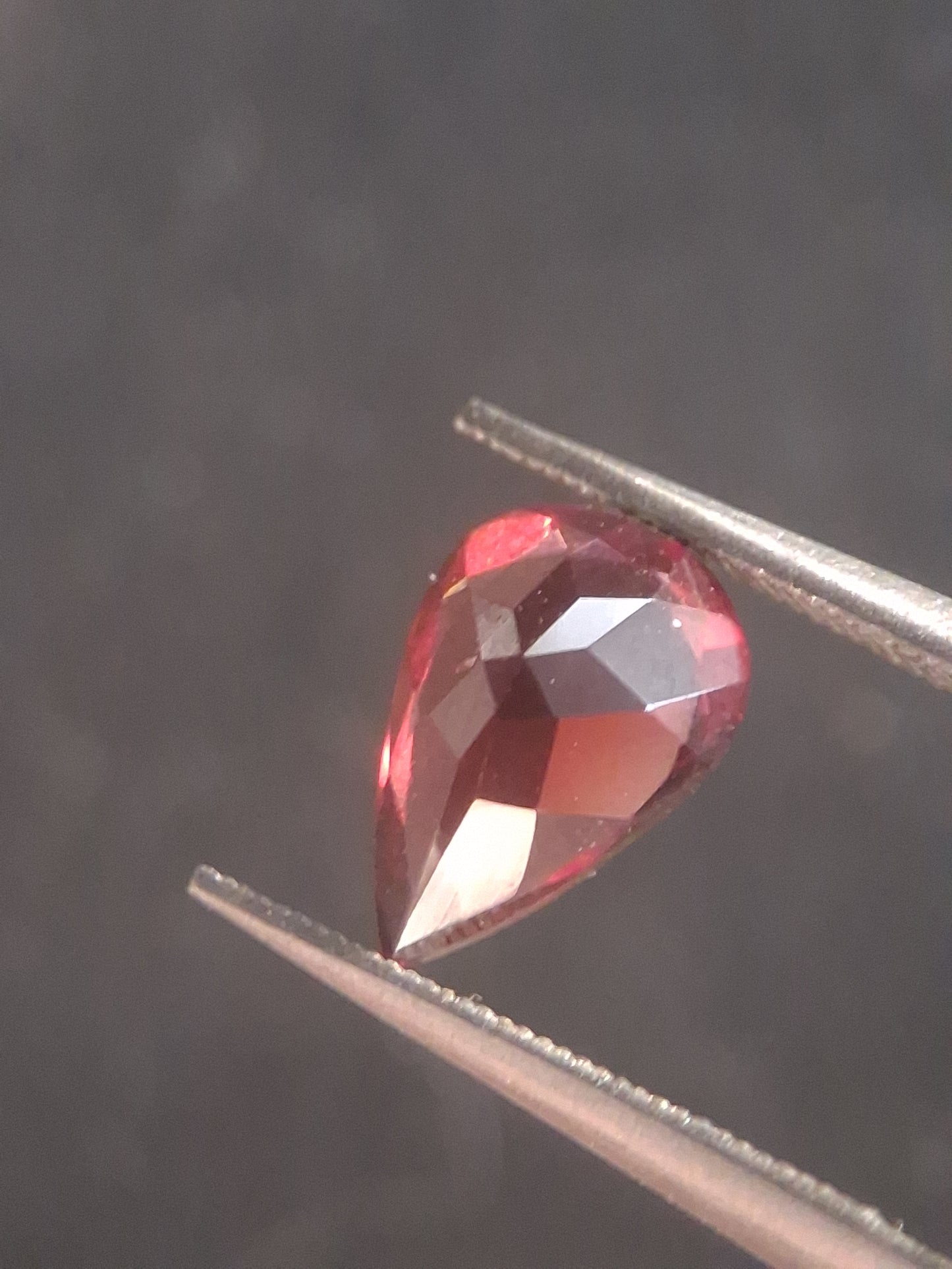 Natural Red Garnet - Rhodolite - 1.262 ct - pear - unheated- pinkish red - Natural Gems Belgium