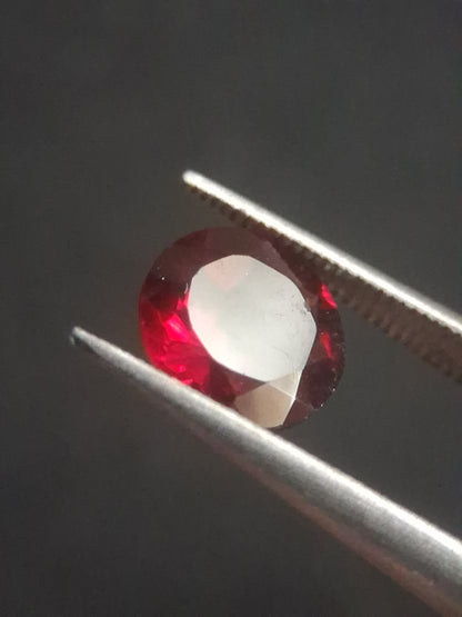 Natural Red Garnet - Rhodolite - 1.363 ct - round - unheated- red - Natural Gems Belgium