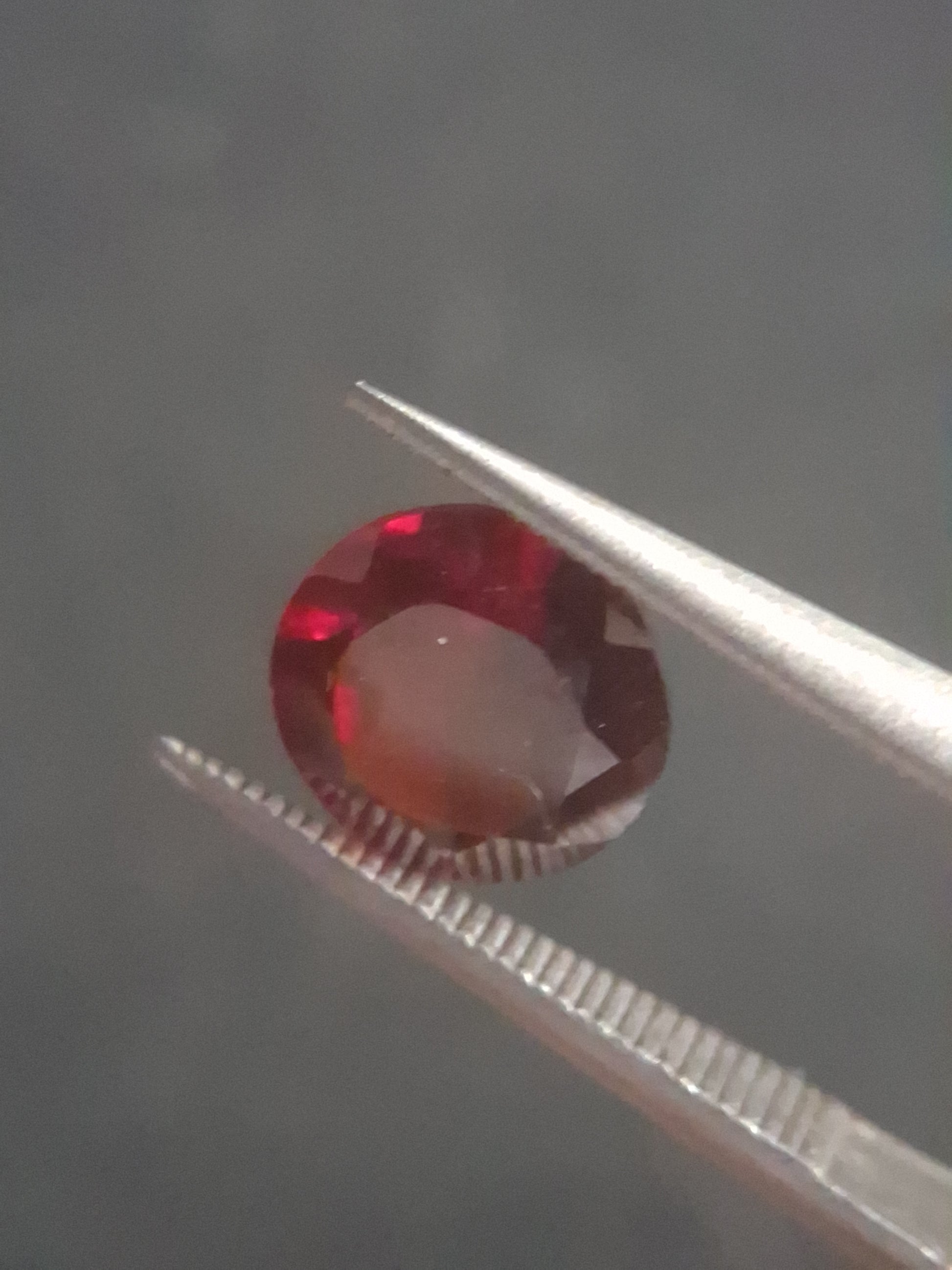 Natural Red Garnet - Rhodolite - 1.363 ct - round - unheated- red - Natural Gems Belgium