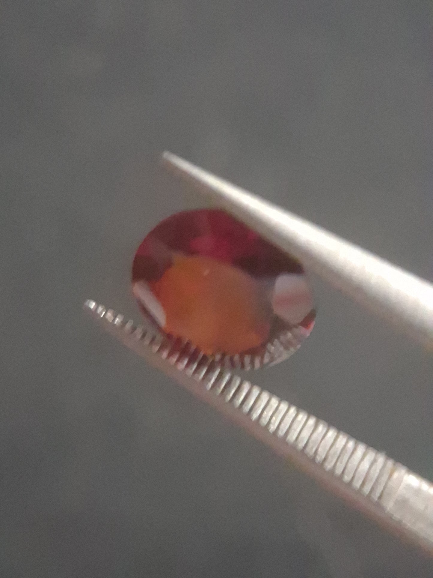 Natural Red Garnet - Rhodolite - 1.363 ct - round - unheated- red - Natural Gems Belgium