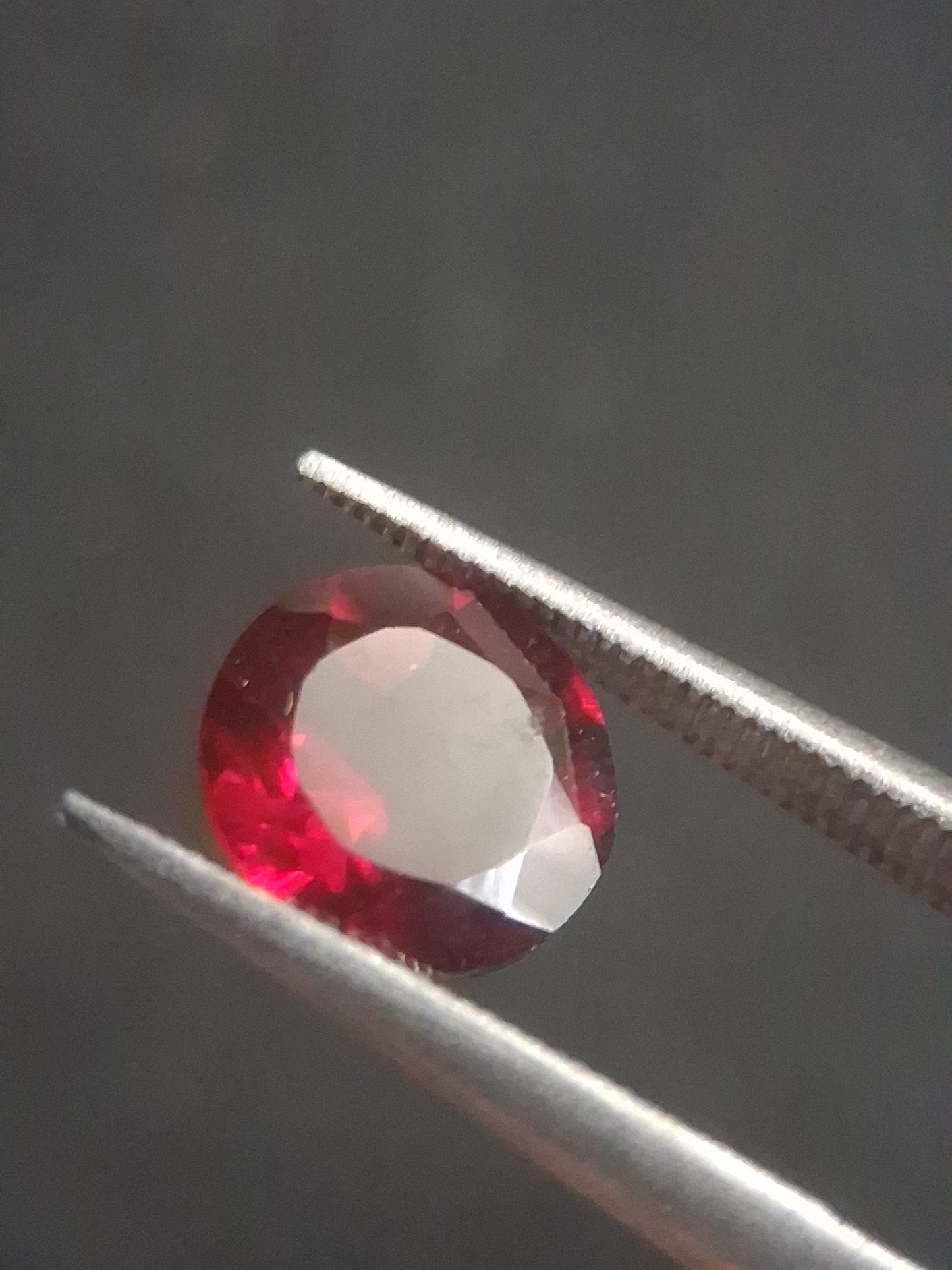 Natural Red Garnet - Rhodolite - 1.363 ct - round - unheated- red - Natural Gems Belgium