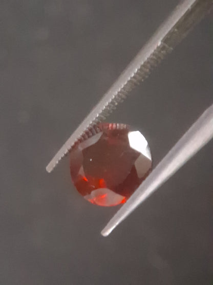 Natural Red Garnet - Rhodolite - 1.363 ct - round - unheated- red - Natural Gems Belgium