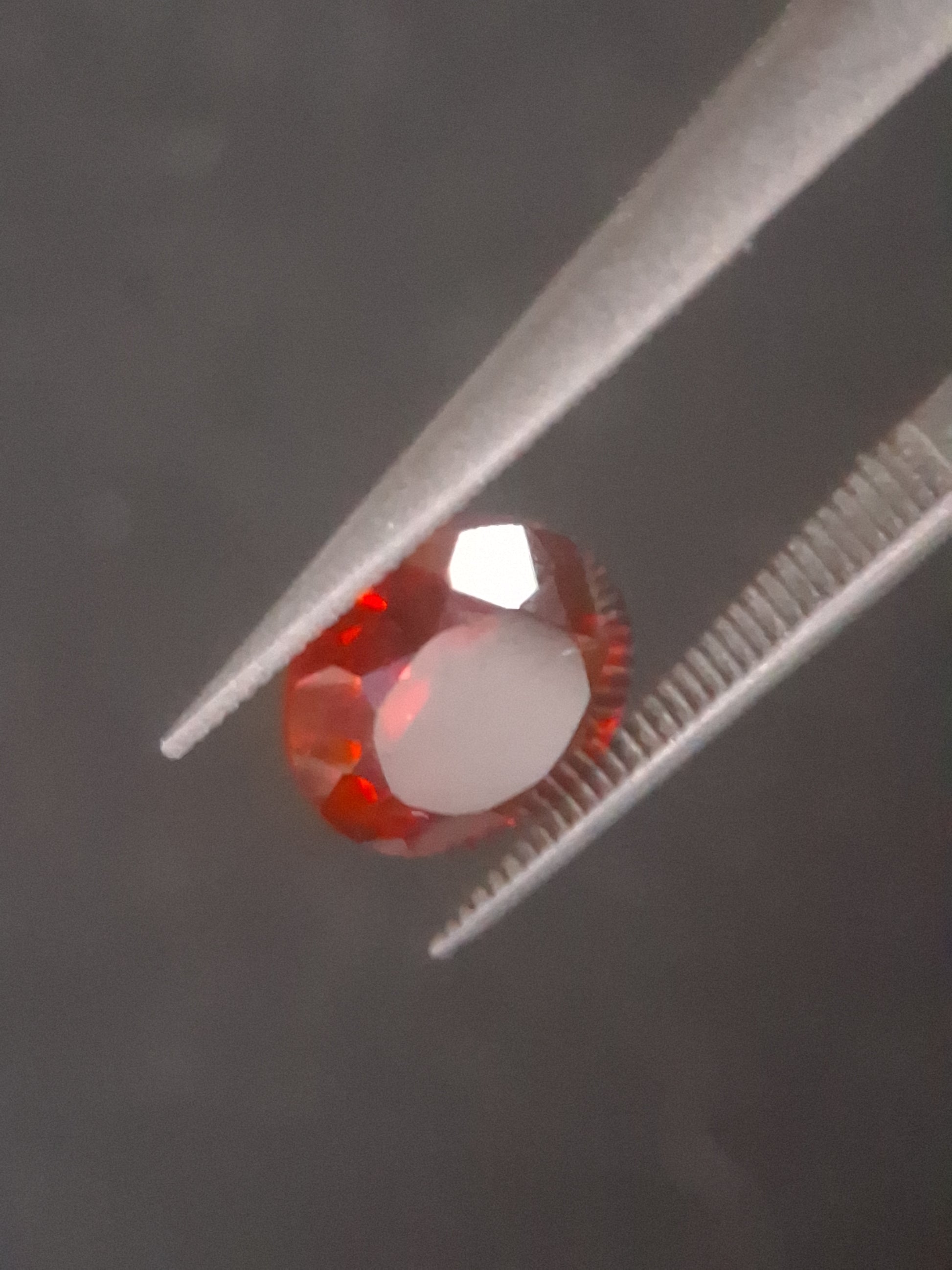 Natural Red Garnet - Rhodolite - 1.363 ct - round - unheated- red - Natural Gems Belgium