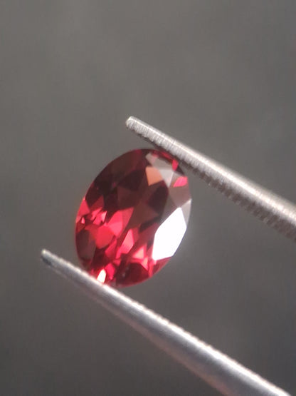 Natural Red Garnet - Rhodolite - 0.918 ct - oval - unheated- red - Natural Gems Belgium