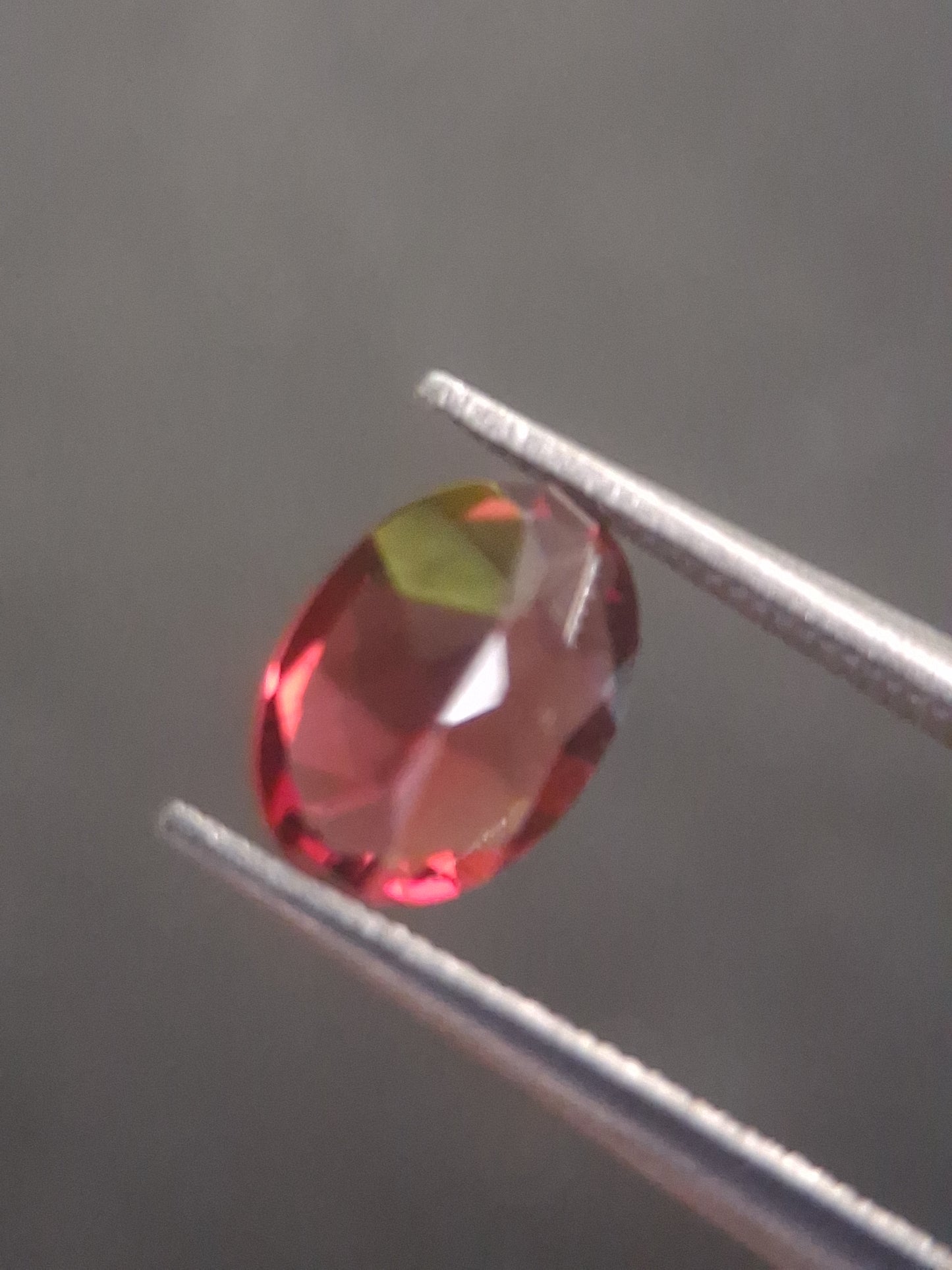 Natural Red Garnet - Rhodolite - 0.918 ct - oval - unheated- red - Natural Gems Belgium