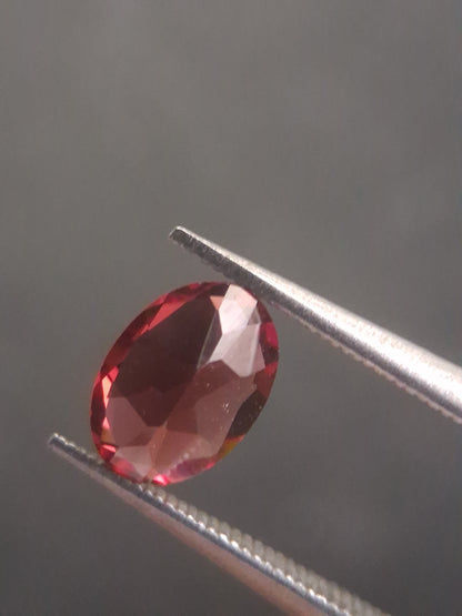 Natural Red Garnet - Rhodolite - 0.918 ct - oval - unheated- red - Natural Gems Belgium