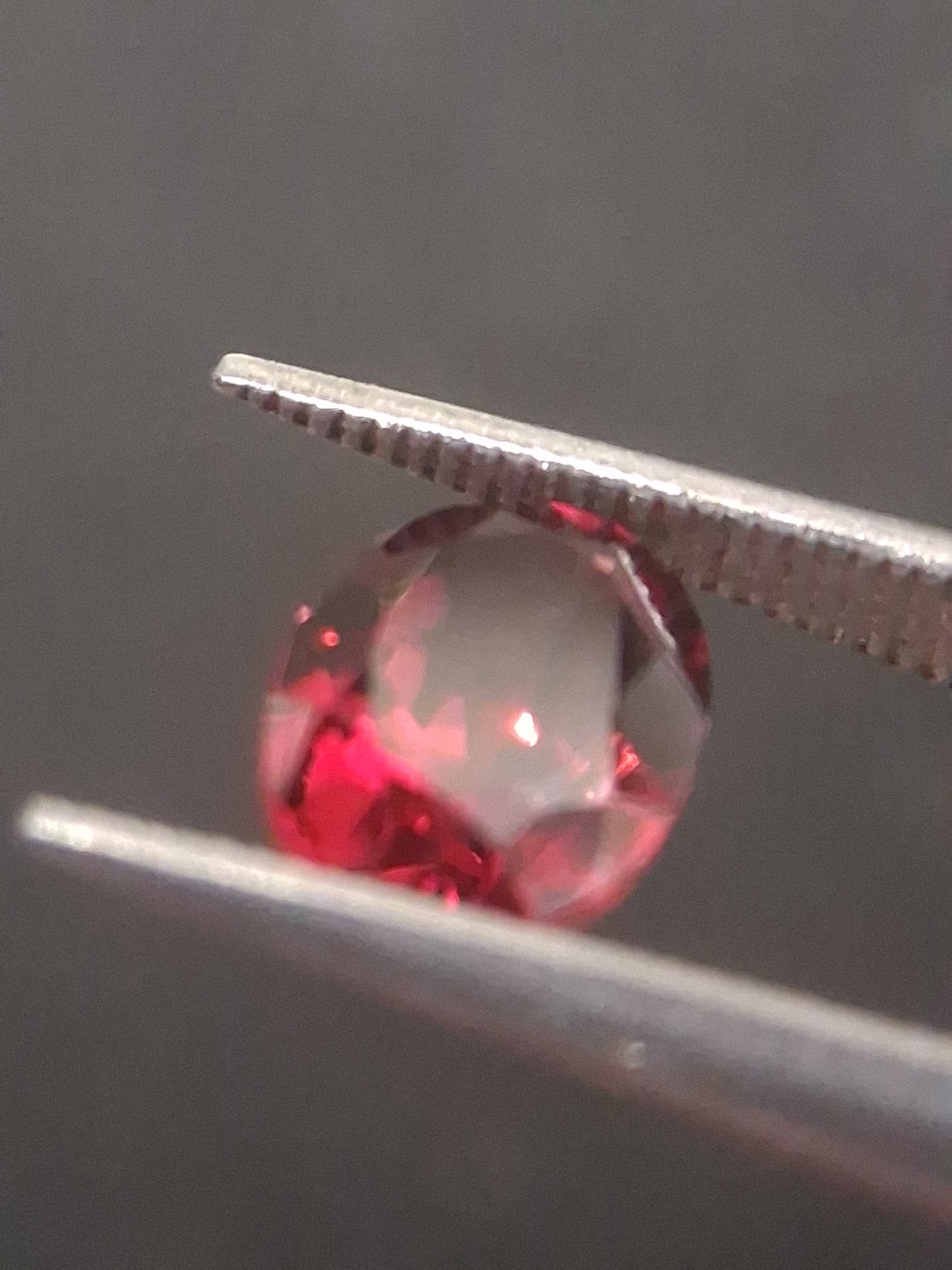 Natural Red Garnet - Rhodolite - 1.007 ct - oval - unheated- red - Natural Gems Belgium