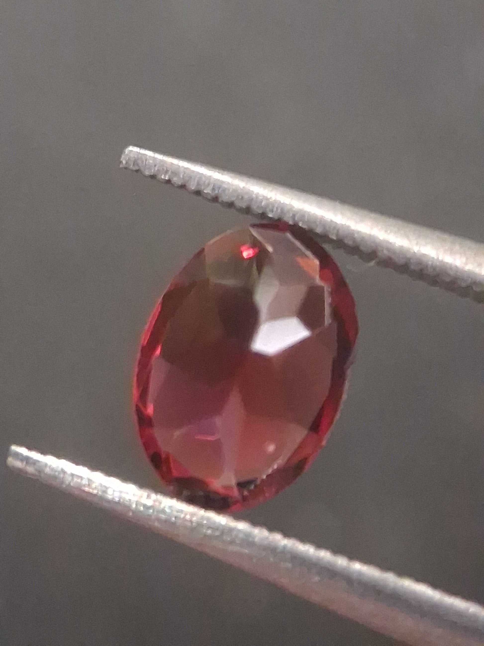 Natural Red Garnet - Rhodolite - 1.007 ct - oval - unheated- red - Natural Gems Belgium