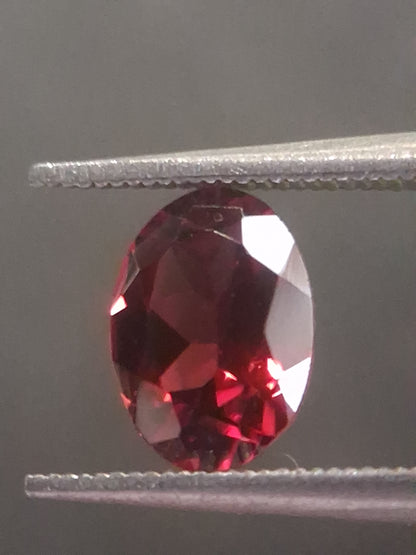 Natural Red Garnet - Rhodolite - 1.007 ct - oval - unheated- red - Natural Gems Belgium