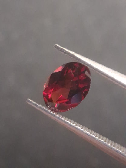 Natural Red Garnet - Rhodolite - 0.992 ct - oval - unheated- red - Natural Gems Belgium