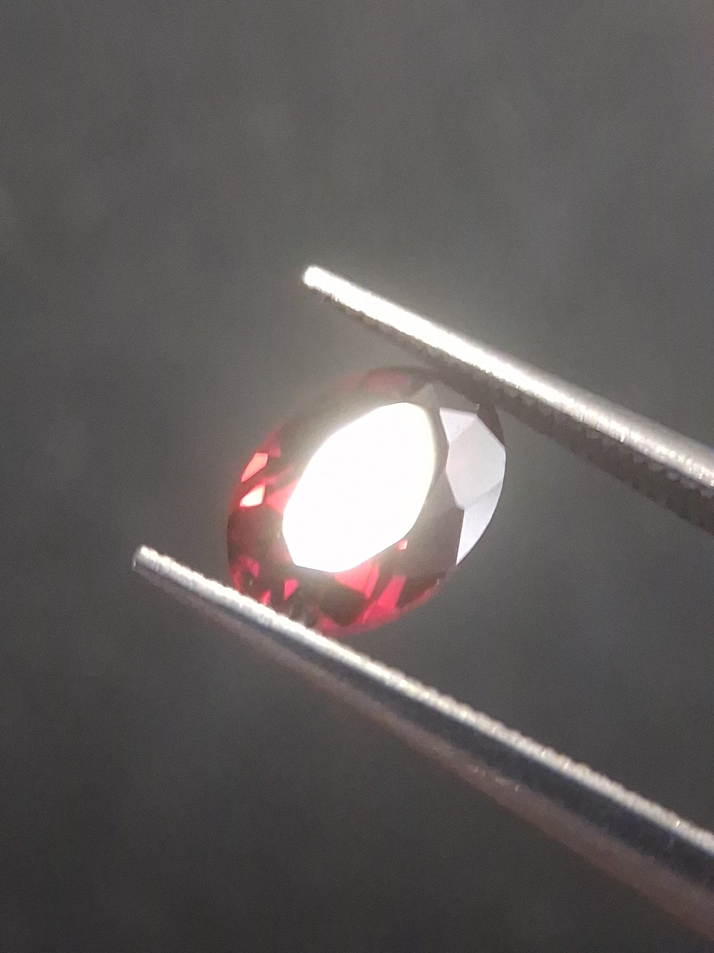 Natural Red Garnet - Rhodolite - 0.992 ct - oval - unheated- red - Natural Gems Belgium