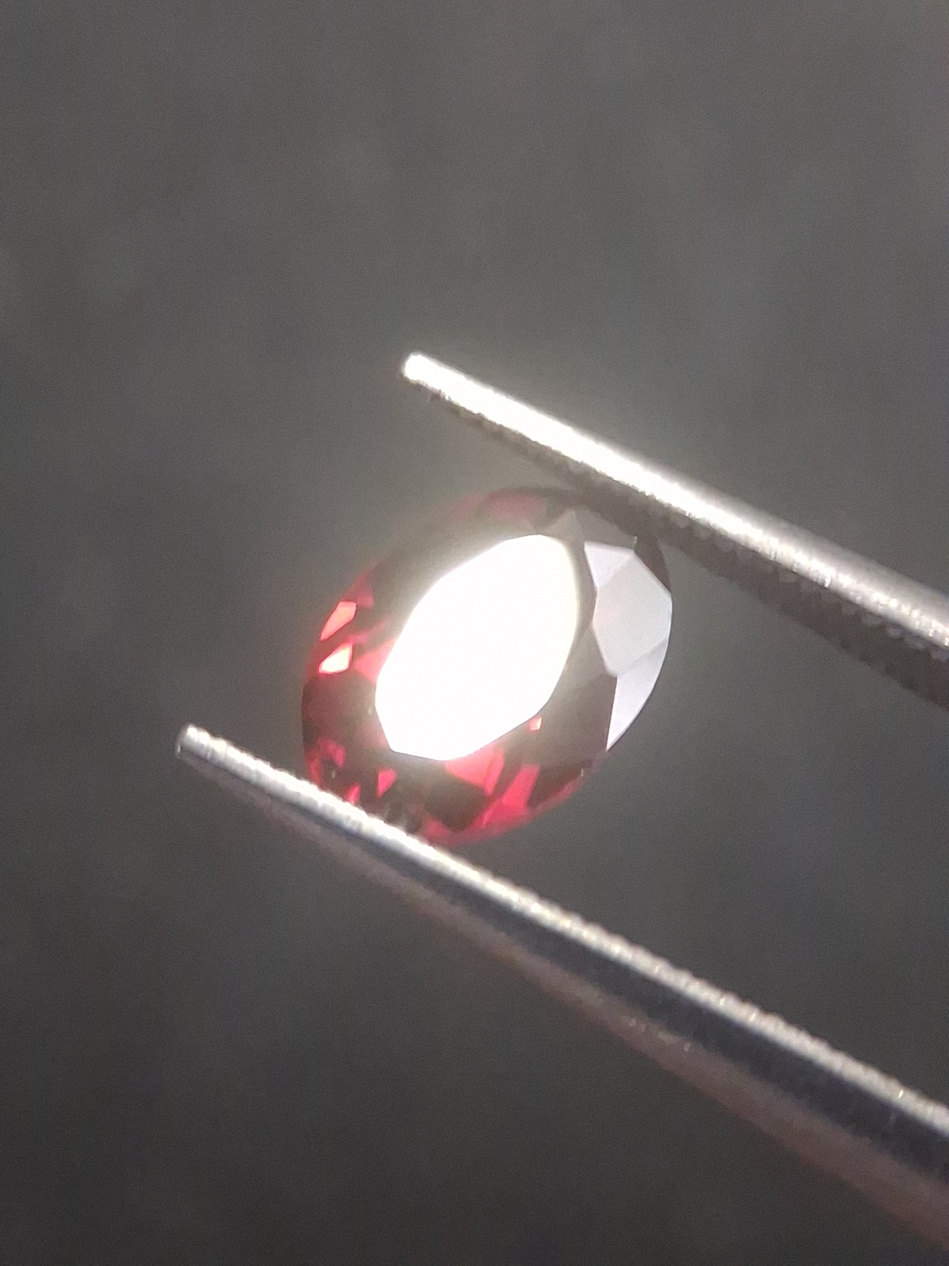 Natural Red Garnet - Rhodolite - 0.992 ct - oval - unheated- red - Natural Gems Belgium