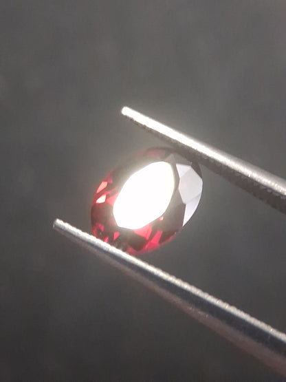 Natural Red Garnet - Rhodolite - 0.992 ct - oval - unheated- red - Natural Gems Belgium