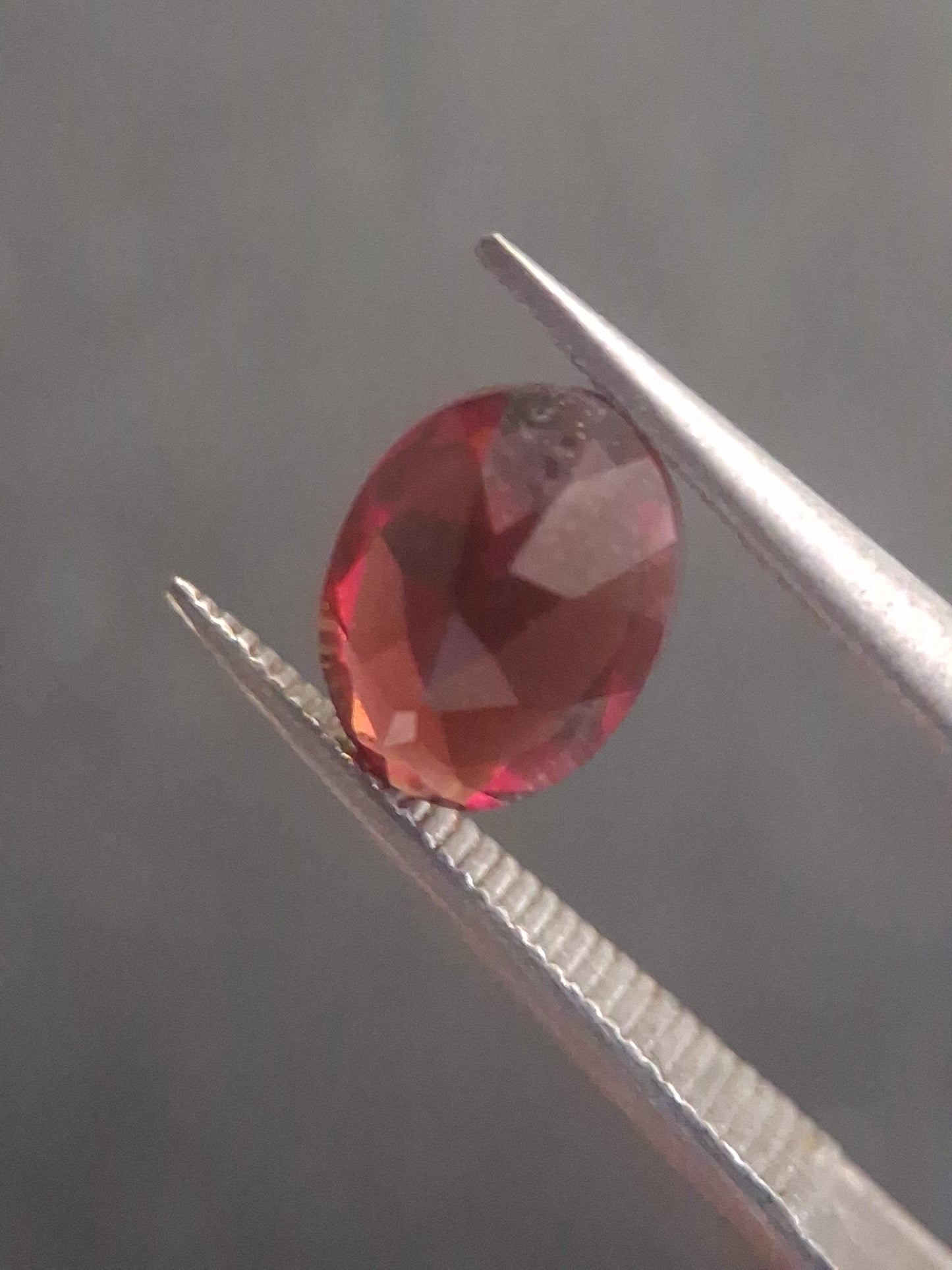 Natural Red Garnet - Rhodolite - 0.992 ct - oval - unheated- red - Natural Gems Belgium