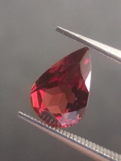 Natural Red Garnet - Rhodolite - 1.272 ct - pear - unheated- red - Natural Gems Belgium