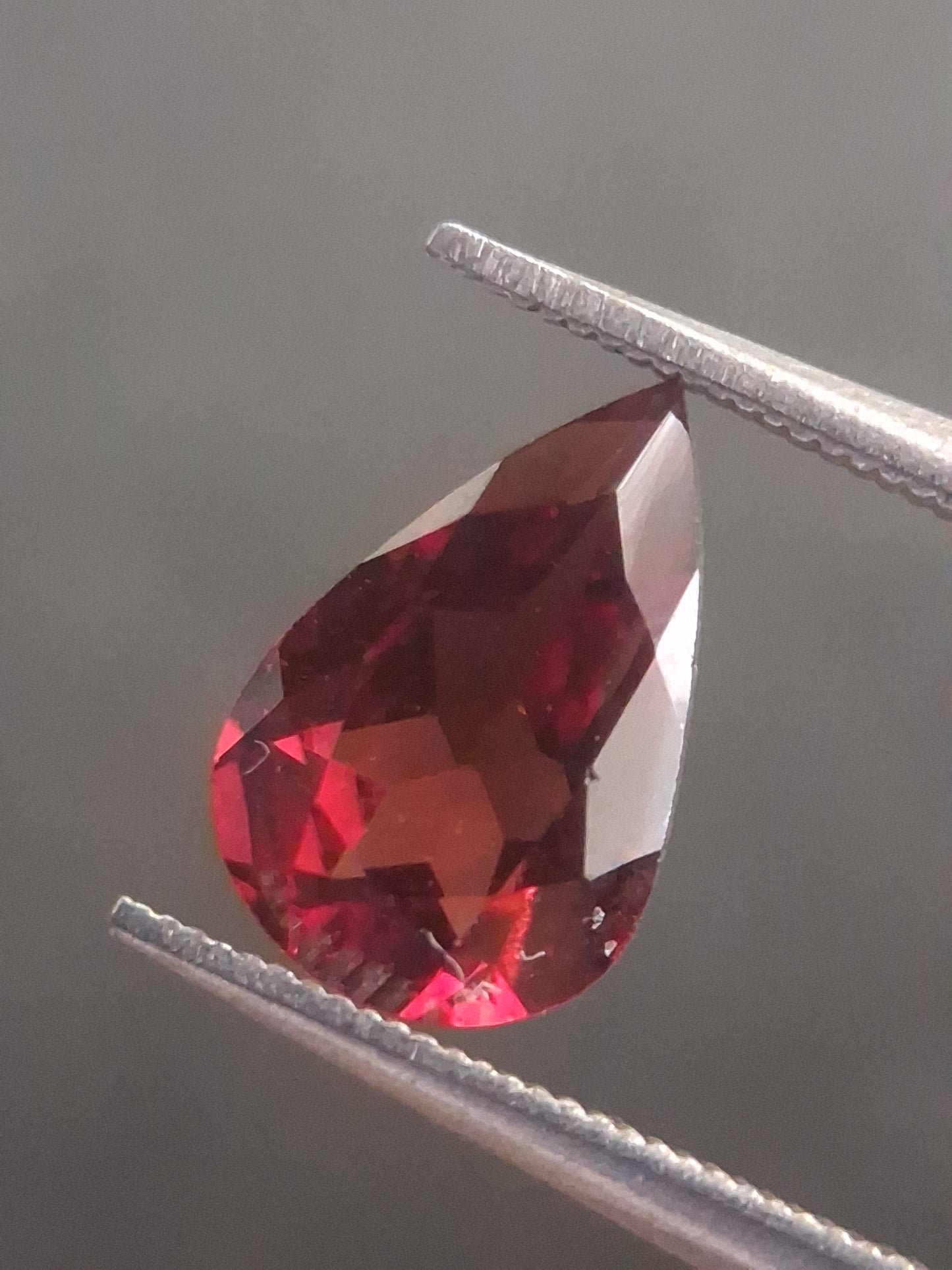 Natural Red Garnet - Rhodolite - 1.272 ct - pear - unheated- red - Natural Gems Belgium