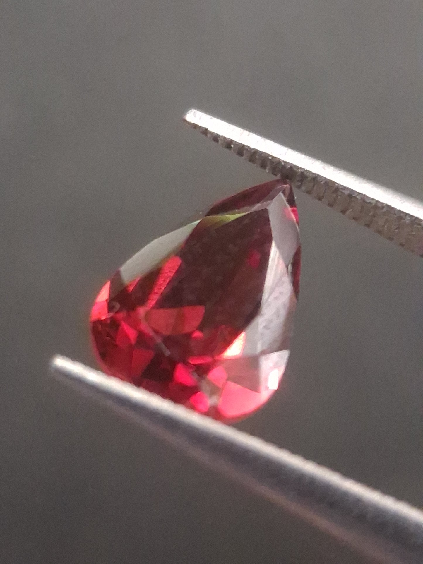 Natural Red Garnet - Rhodolite - 1.272 ct - pear - unheated- red - Natural Gems Belgium