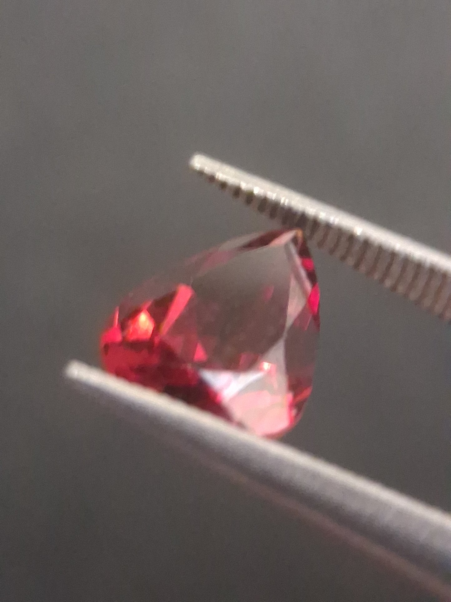 Natural Red Garnet - Rhodolite - 1.272 ct - pear - unheated- red - Natural Gems Belgium