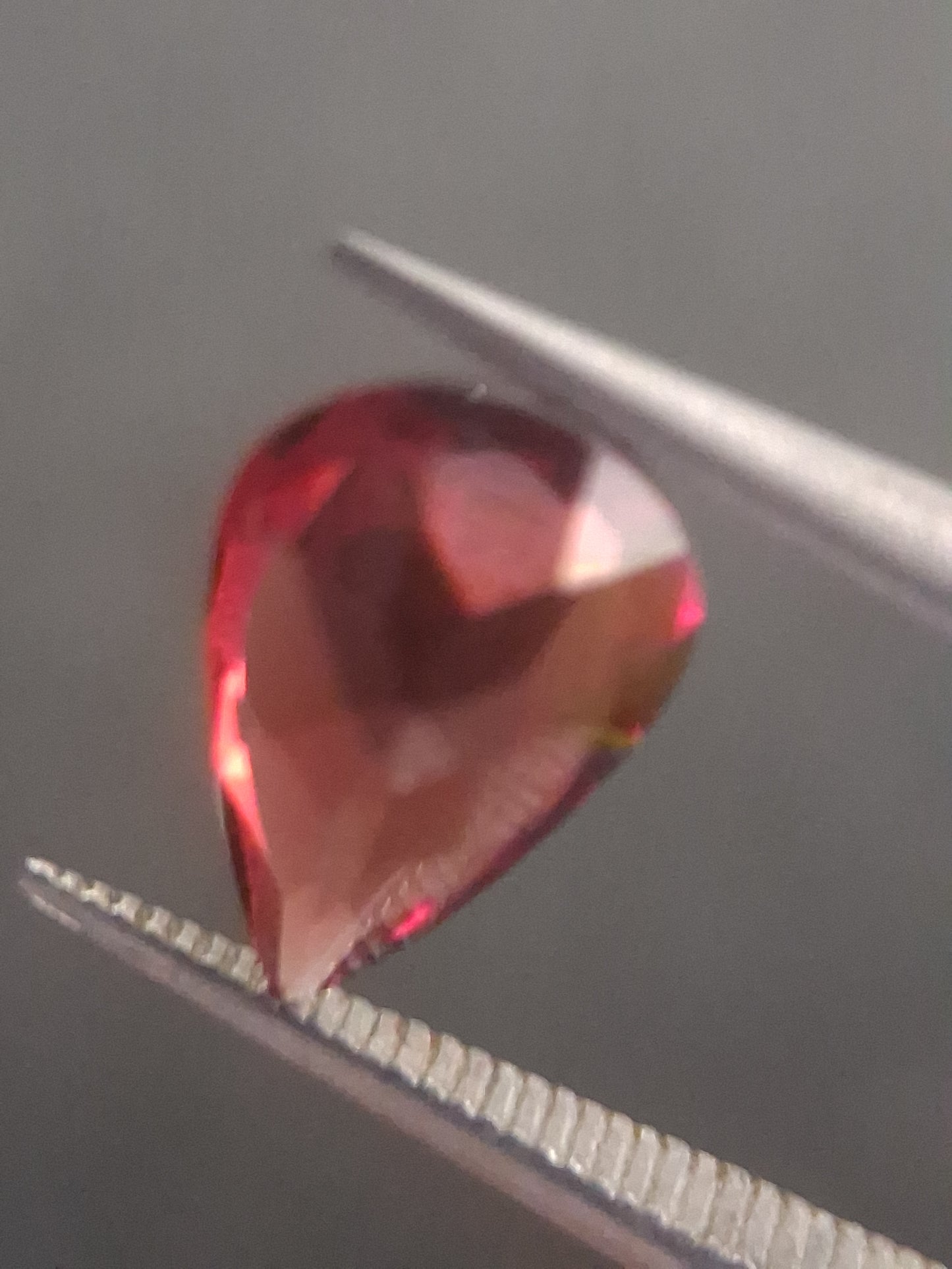 Natural Red Garnet - Rhodolite - 1.272 ct - pear - unheated- red - Natural Gems Belgium