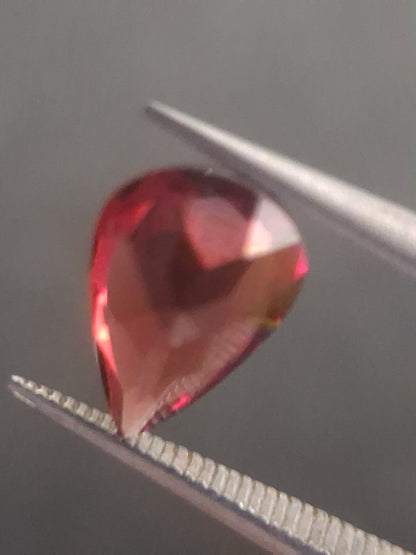 Natural Red Garnet - Rhodolite - 1.272 ct - pear - unheated- red - Natural Gems Belgium