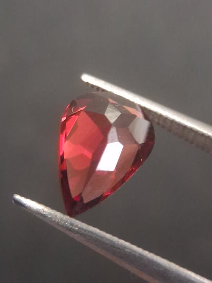 Natural Red Garnet - Rhodolite - 1.272 ct - pear - unheated- red - Natural Gems Belgium