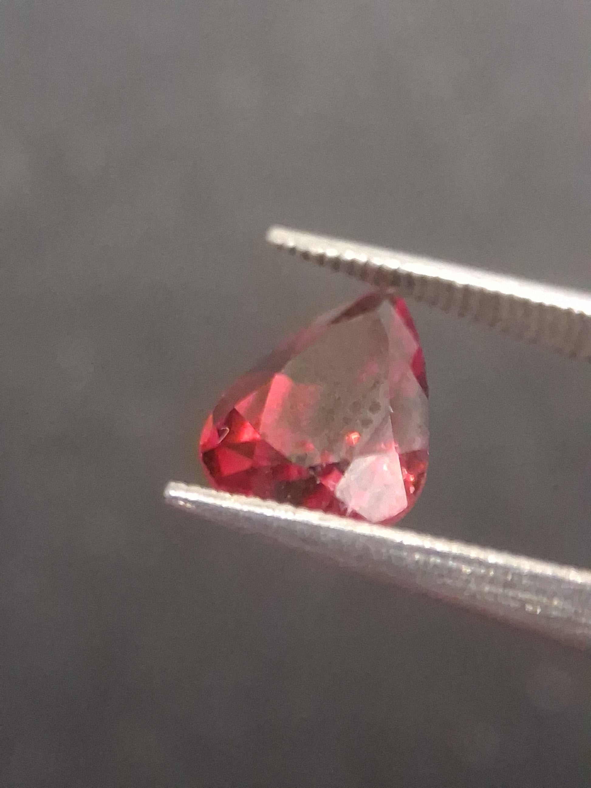 Natural Red Garnet - Rhodolite - 1.272 ct - pear - unheated- red - Natural Gems Belgium