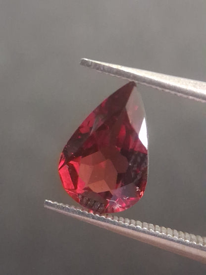 Natural Red Garnet - Rhodolite - 1.272 ct - pear - unheated- red - Natural Gems Belgium