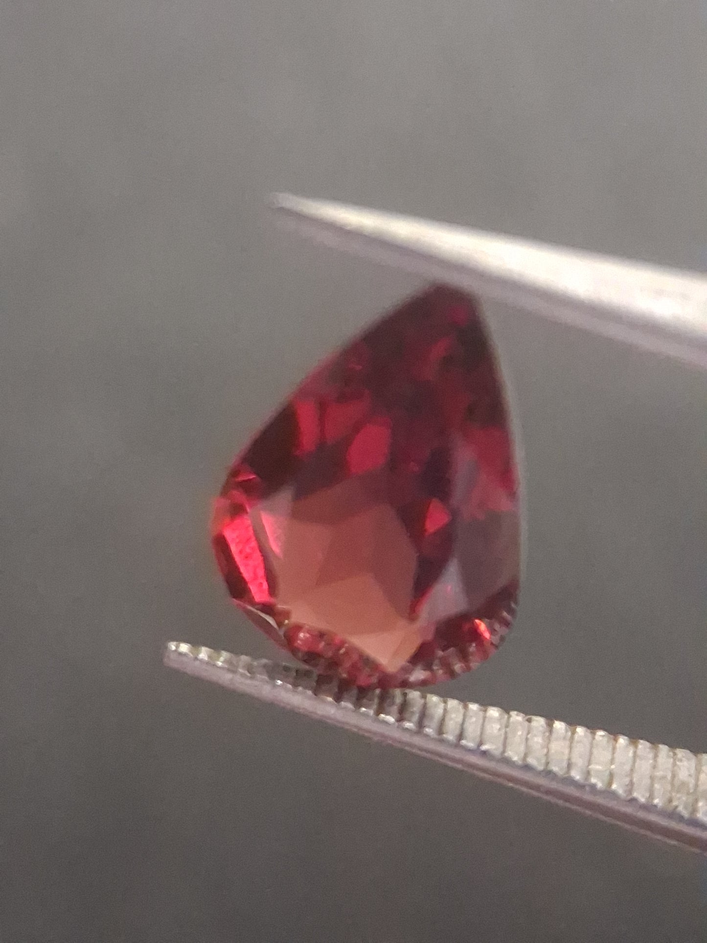 Natural Red Garnet - Rhodolite - 1.272 ct - pear - unheated- red - Natural Gems Belgium