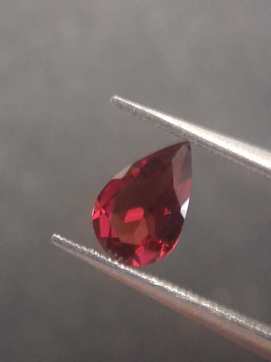 Natural Red Garnet - Rhodolite - 0.815 ct - pear - unheated- red - Natural Gems Belgium